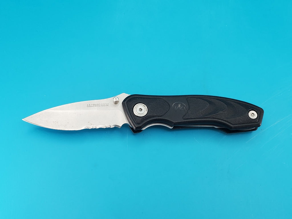 Leatherman C301 Pocket Knife with Clip Combo Blade Liner Lock!