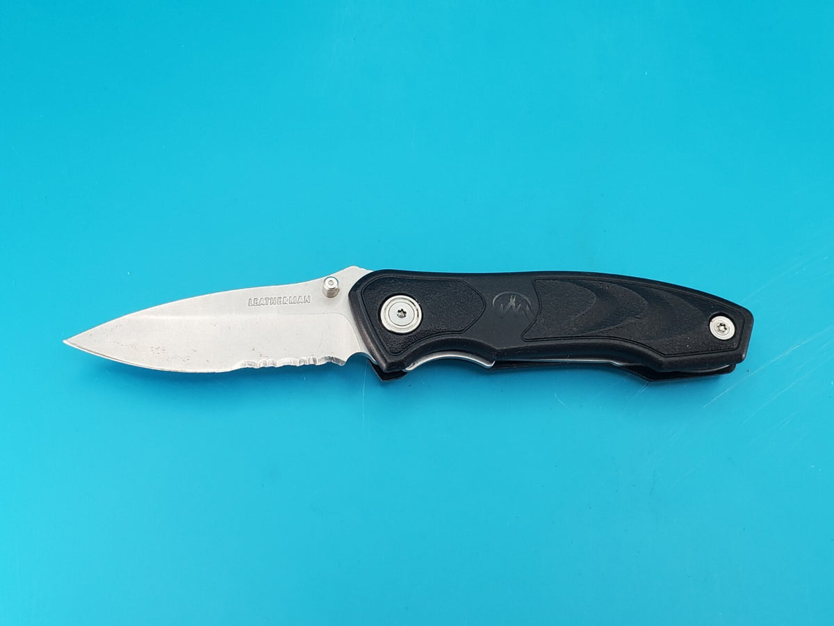 Leatherman C301 Pocket Knife with Clip Combo Blade Liner Lock!
