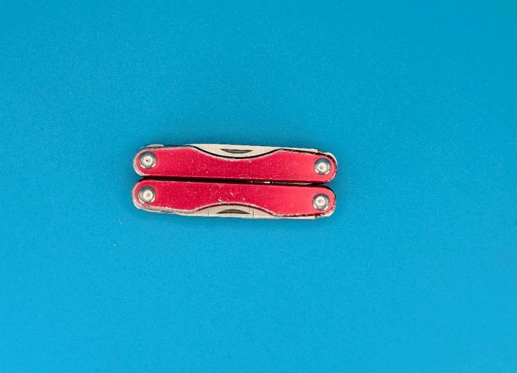 Leatherman "Squirt S4" Stainless Steel Multi Tool - RED!