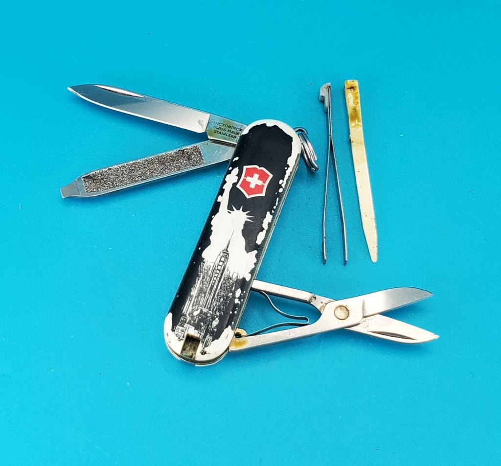 Victorinox Classic SD Swiss Army Knife New York Skyline Statue of Liberty!