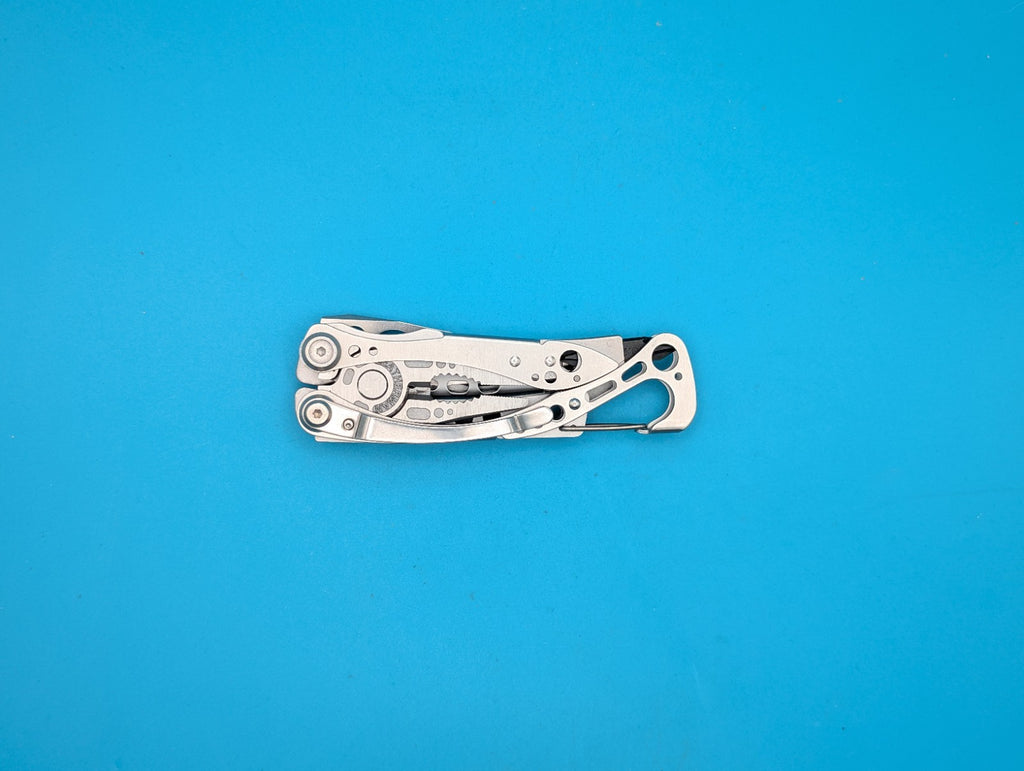 LEATHERMAN Skeletool Multi Tool - Combo Edge Blade Knife Pliers Carabiner!!!