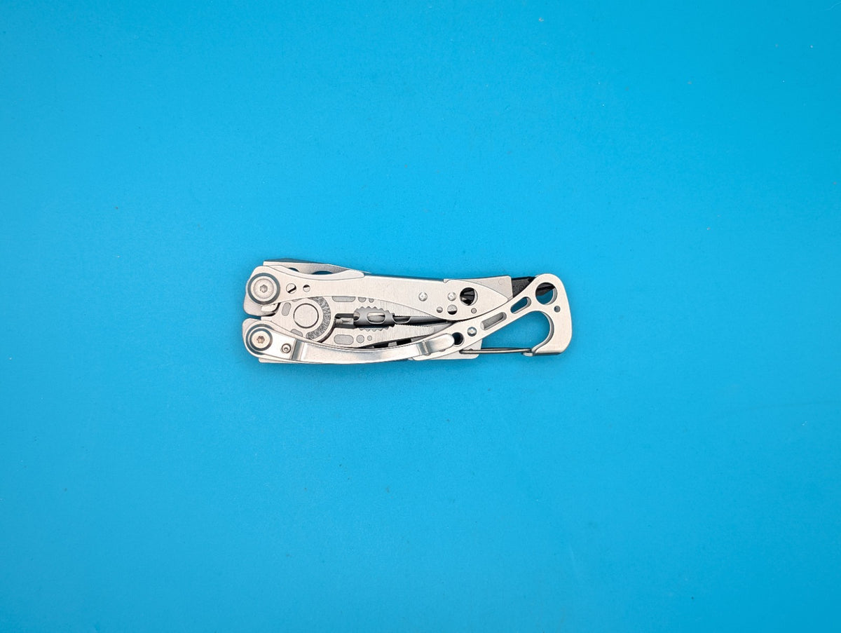 LEATHERMAN Skeletool Multi Tool - Combo Edge Blade Knife Pliers Carabiner!!!