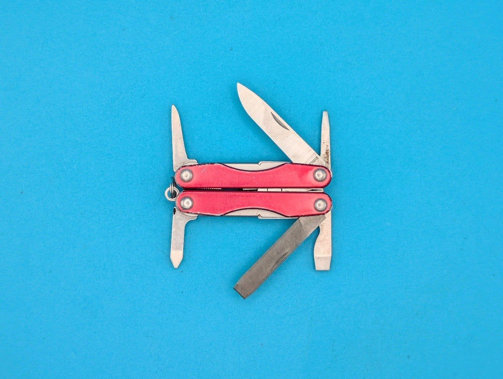 Leatherman Squirt P4 Multi-Tool, Key Ring, Retired, RED!