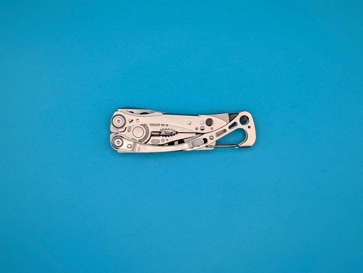 LEATHERMAN Skeletool Multi Tool - Combo Edge Blade Knife Pliers Carabiner!!!