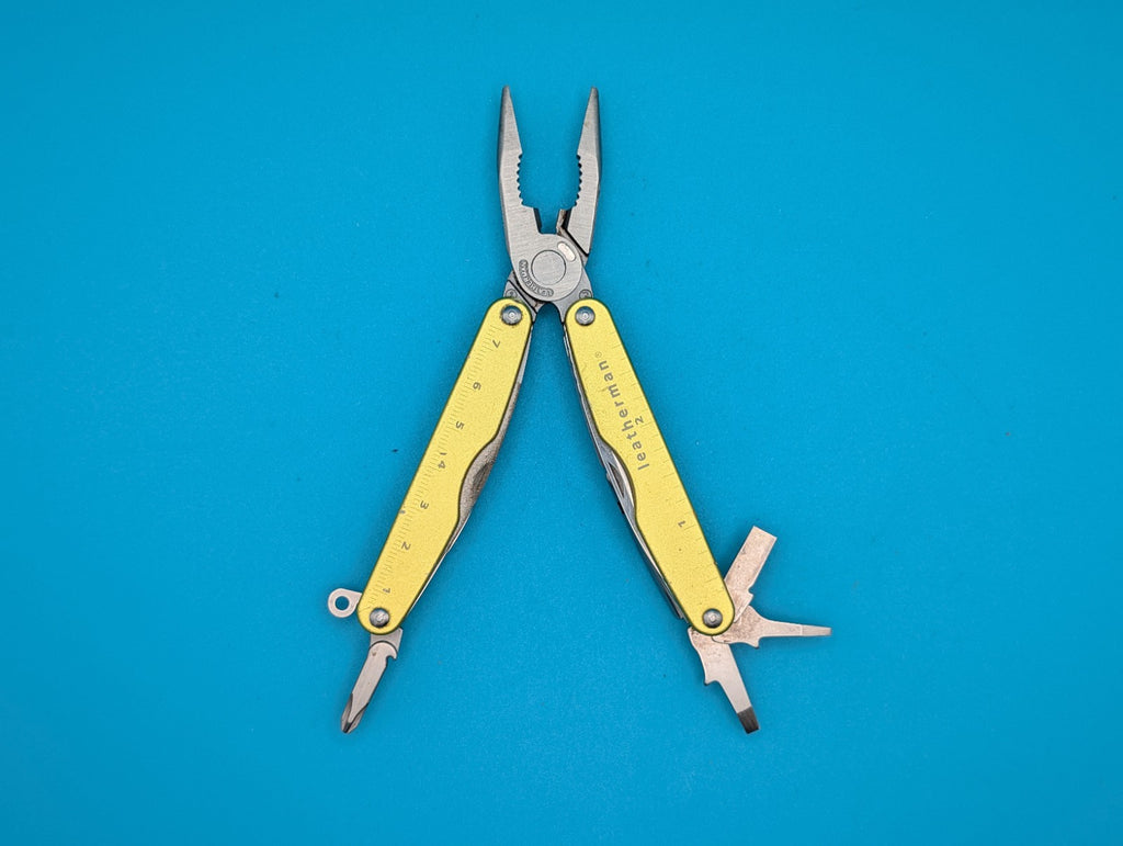 Leatherman JUICE KF4 Multi-Tool! ELECTRIC YELLOW!