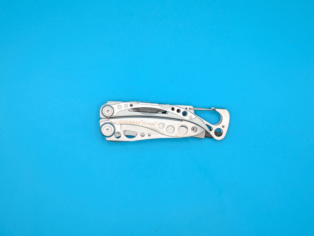 LEATHERMAN Skeletool Multi Tool - Combo Edge Blade Knife Pliers Carabiner!!!