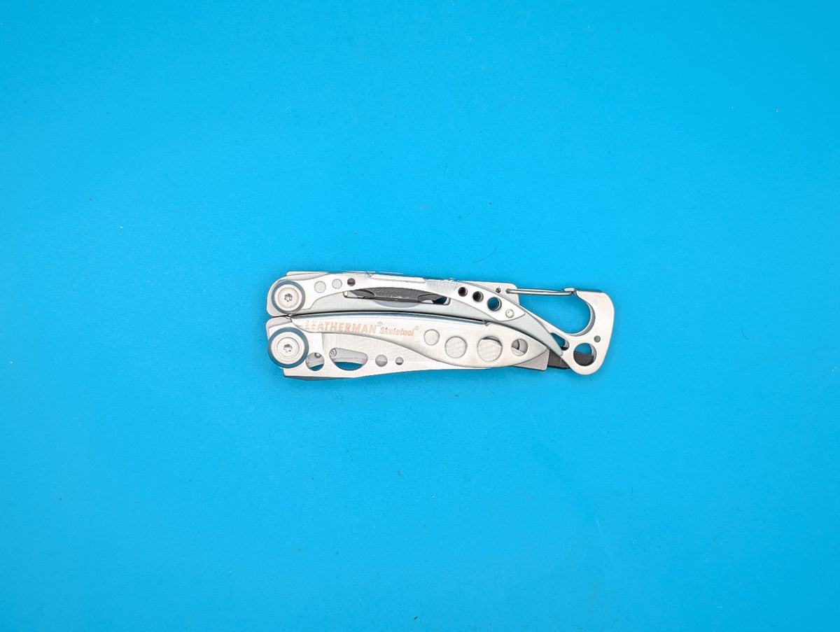 LEATHERMAN Skeletool Multi Tool - Combo Edge Blade Knife Pliers Carabiner!!!