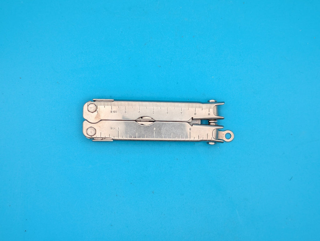 SOG ParaTool Multi-Tool Pliers Saw Screwdrivers Knife Stainless Steel