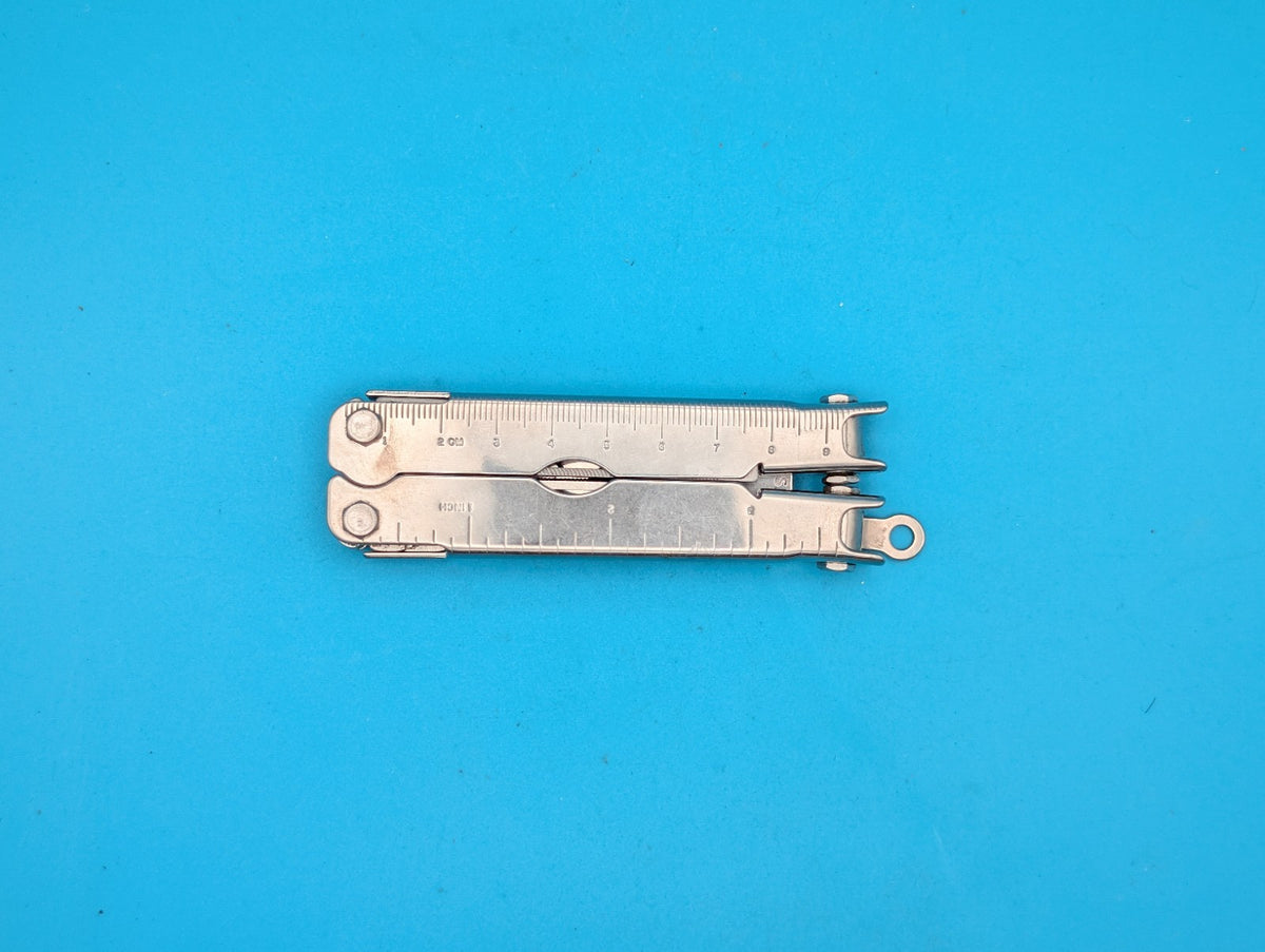 SOG ParaTool Multi-Tool Pliers Saw Screwdrivers Knife Stainless Steel
