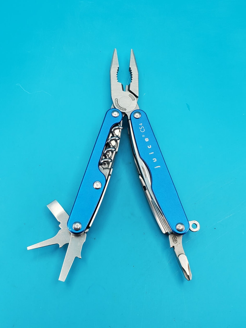 Leatherman Juice CS4 Glacier Blue Multi Tool! Retired! NICE! WITH LEATHER SHEATH