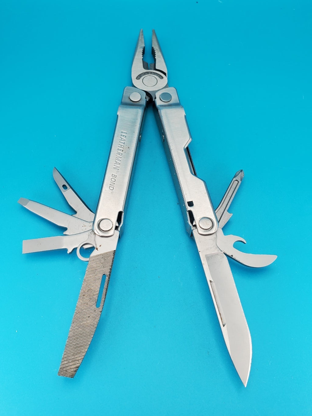LEATHERMAN Bond Multitool, Stainless Steel Everyday Tool! With Sheath!