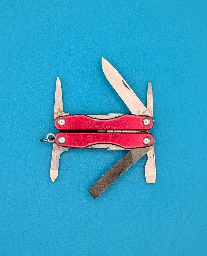 Leatherman Squirt P4 Multi-Tool, Key Ring, Retired, Red