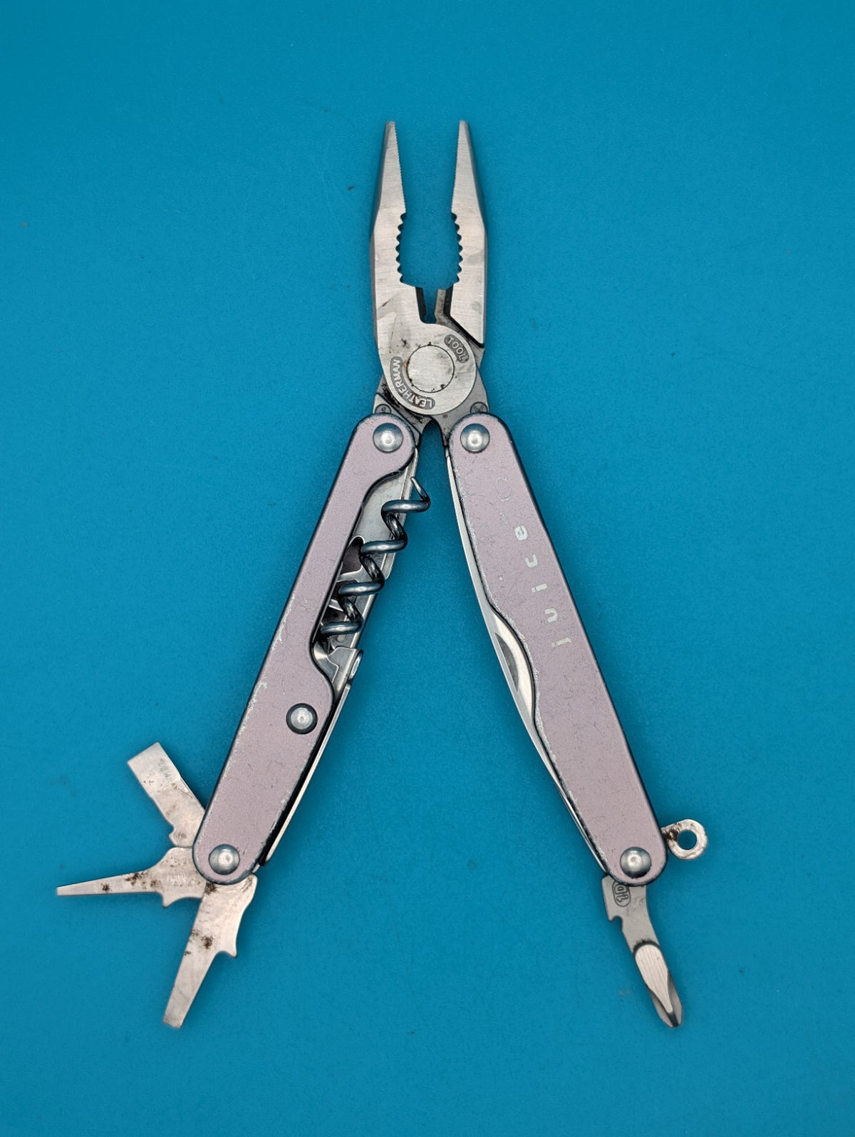 Leatherman Juice C2 Gray Multi Tool!  *LOOSE CORKSCREW*