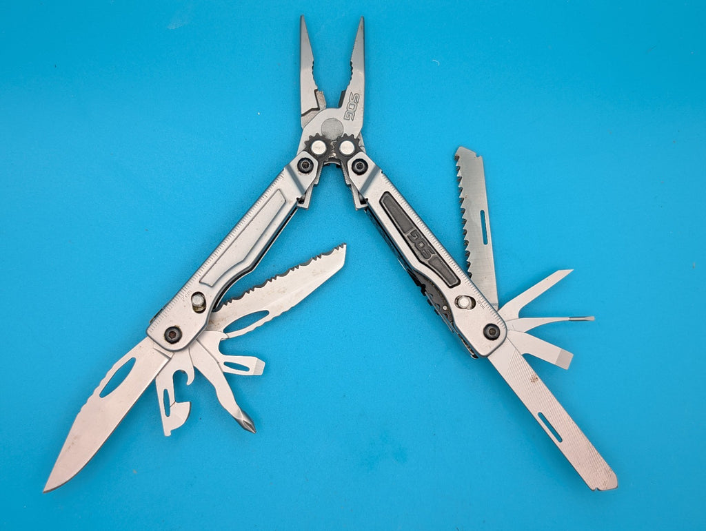 Retired SOG PowerPlay Knife Pliers Multi Tool! With Sheath!