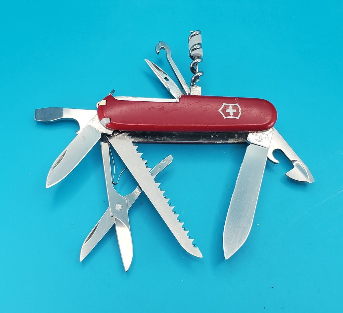 Victorinox Huntsman Plus Red Swiss Army Knife Multi Tool! With Pen! NICE!