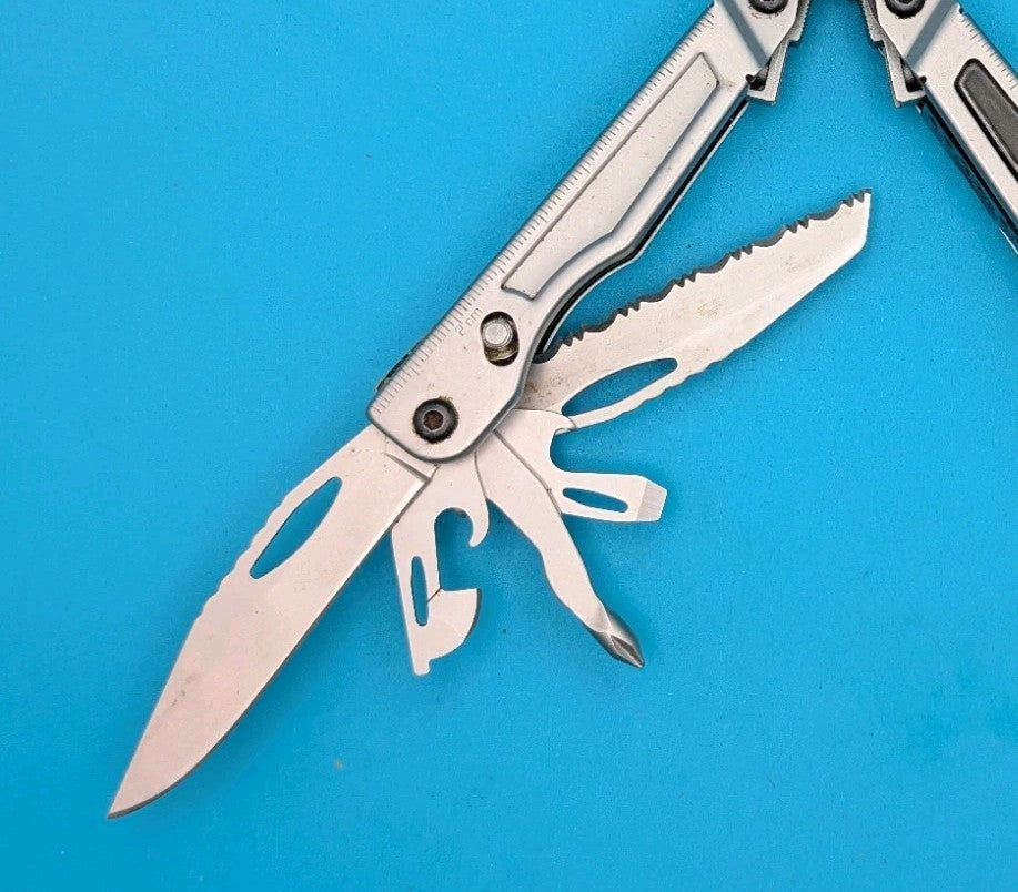 Retired SOG PowerPlay Knife Pliers Multi Tool! With Sheath!