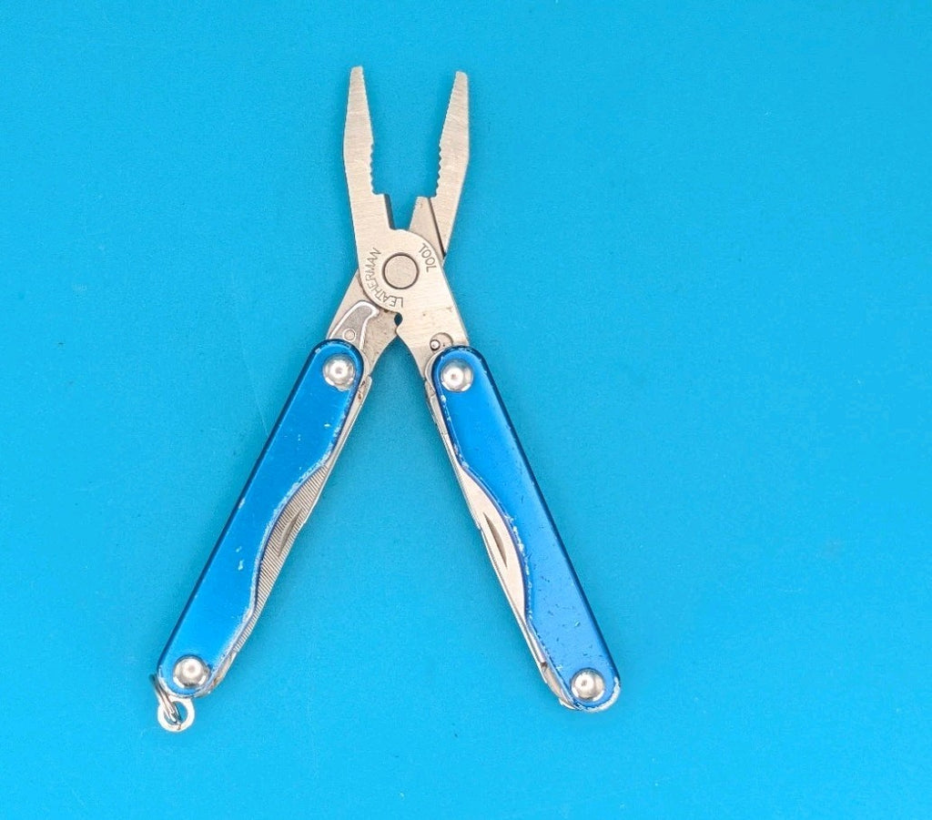 Leatherman Squirt P4 Multi-Tool, Key Ring, Retired, BLUE!