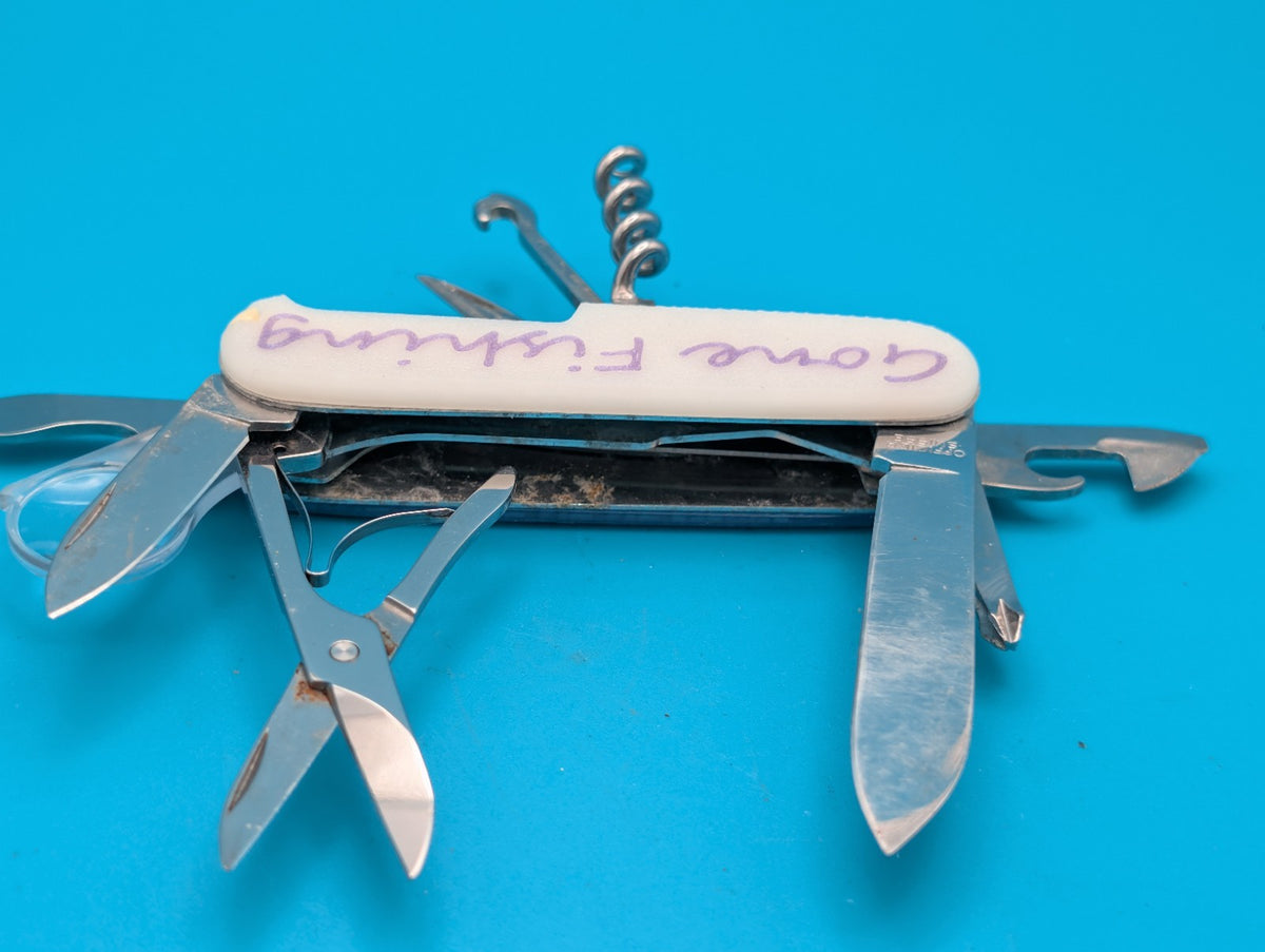 VICTORINOX EXPLORER GLOW IN THE DARK SWISS ARMY KNIFE MULTI TOOL!
