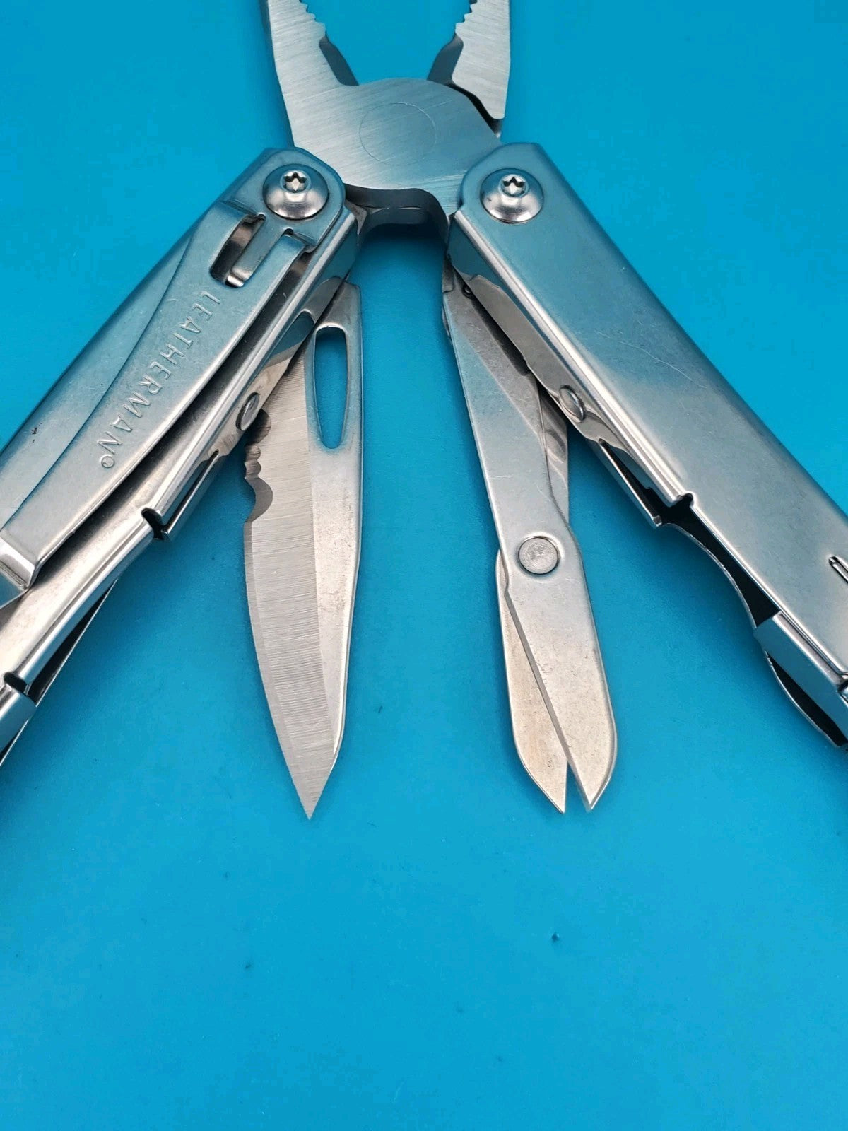 LEATHERMAN WINGMAN MULTI-TOOL! FAST SHIPPING! WITH SHEATH!