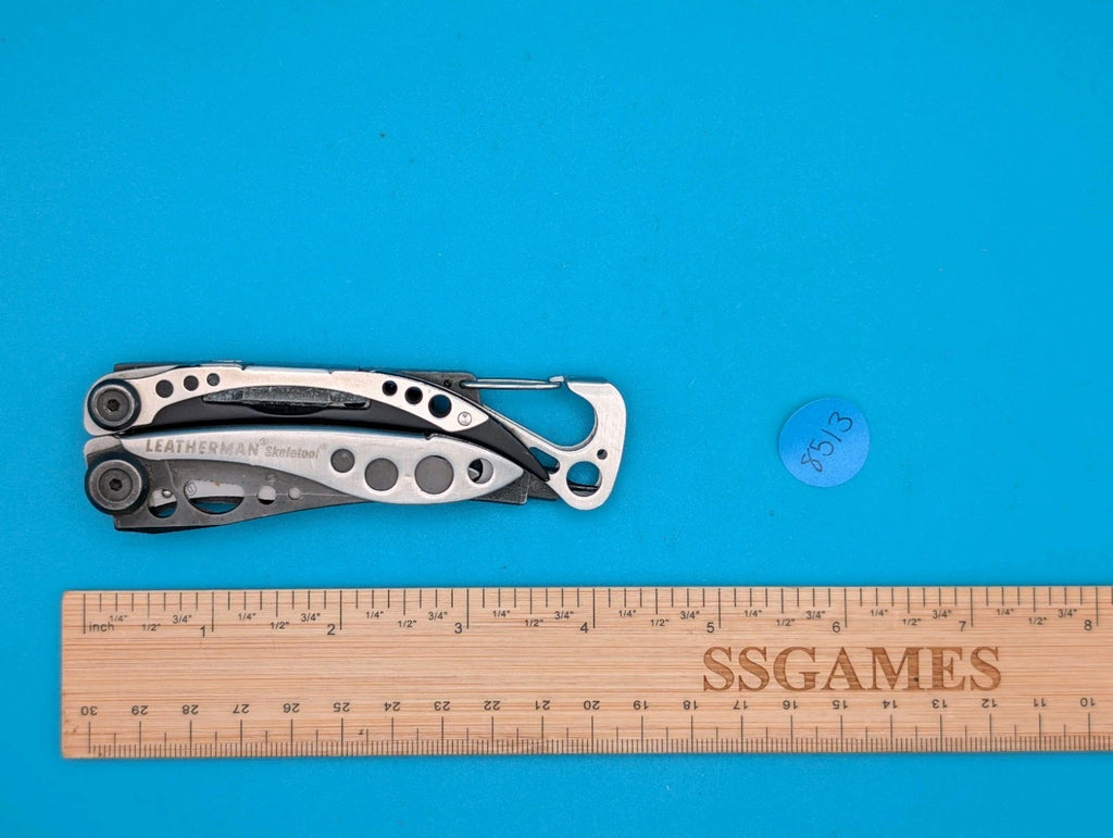 Leatherman Skeletool Multi Tool - Combo Edge Blade Knife Pliers Carabiner