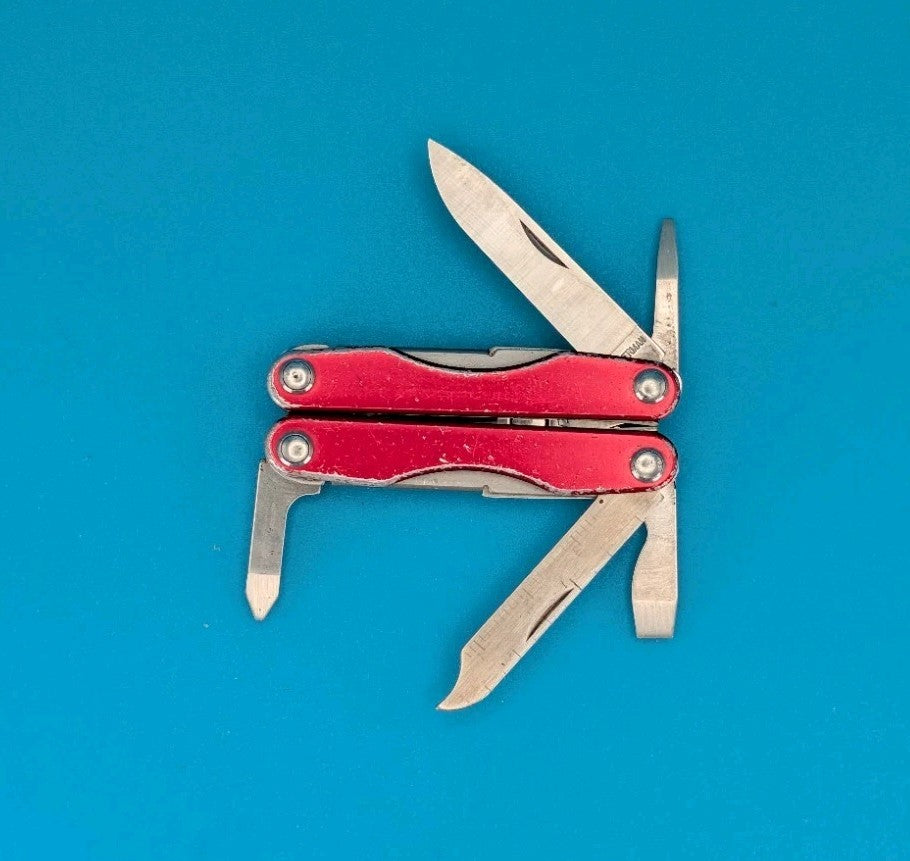 Leatherman "Squirt S4" Stainless Steel Multi Tool - RED!