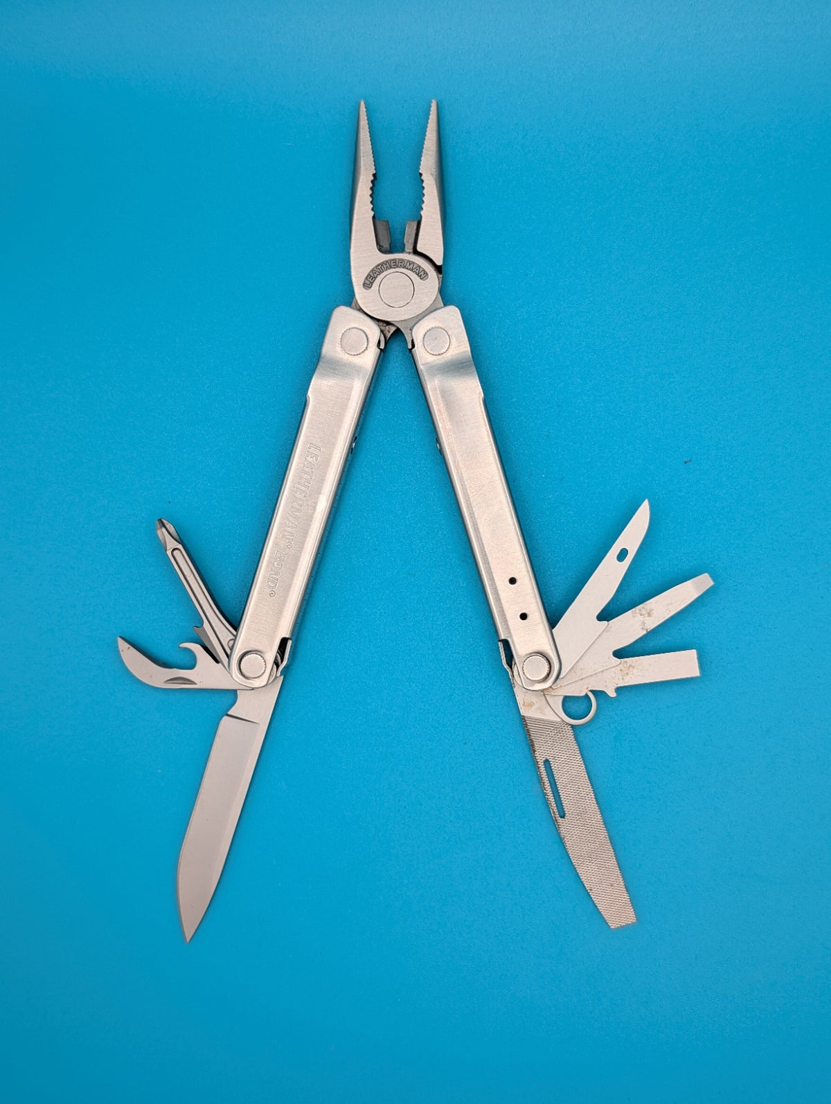 LEATHERMAN Bond Multitool, Stainless Steel Everyday Tool!