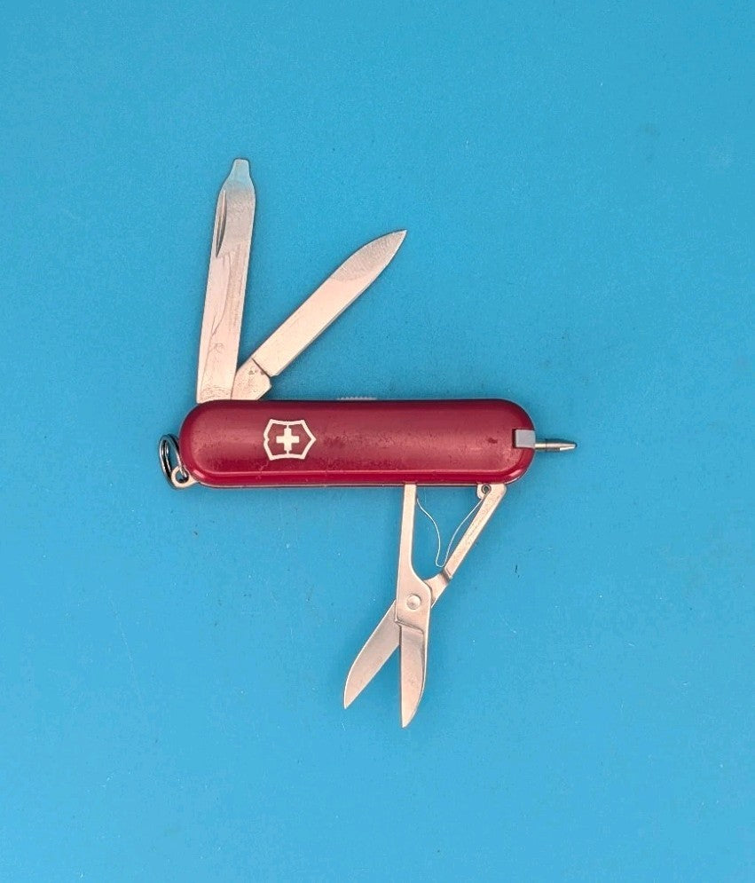Victorinox Signature Swiss Army Knife Multi Tool! Red! *CRYOVAC*