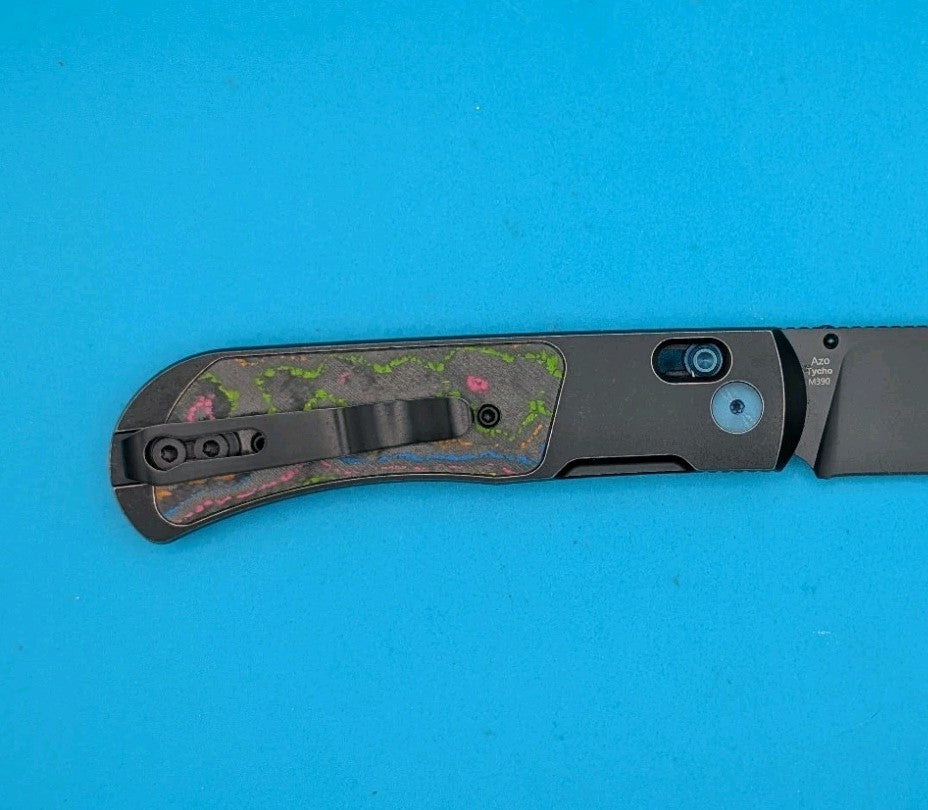 Kizer Tycho AZO M390 Blade Steel, Titanium Frame, 80’s Camo Carbon Handle