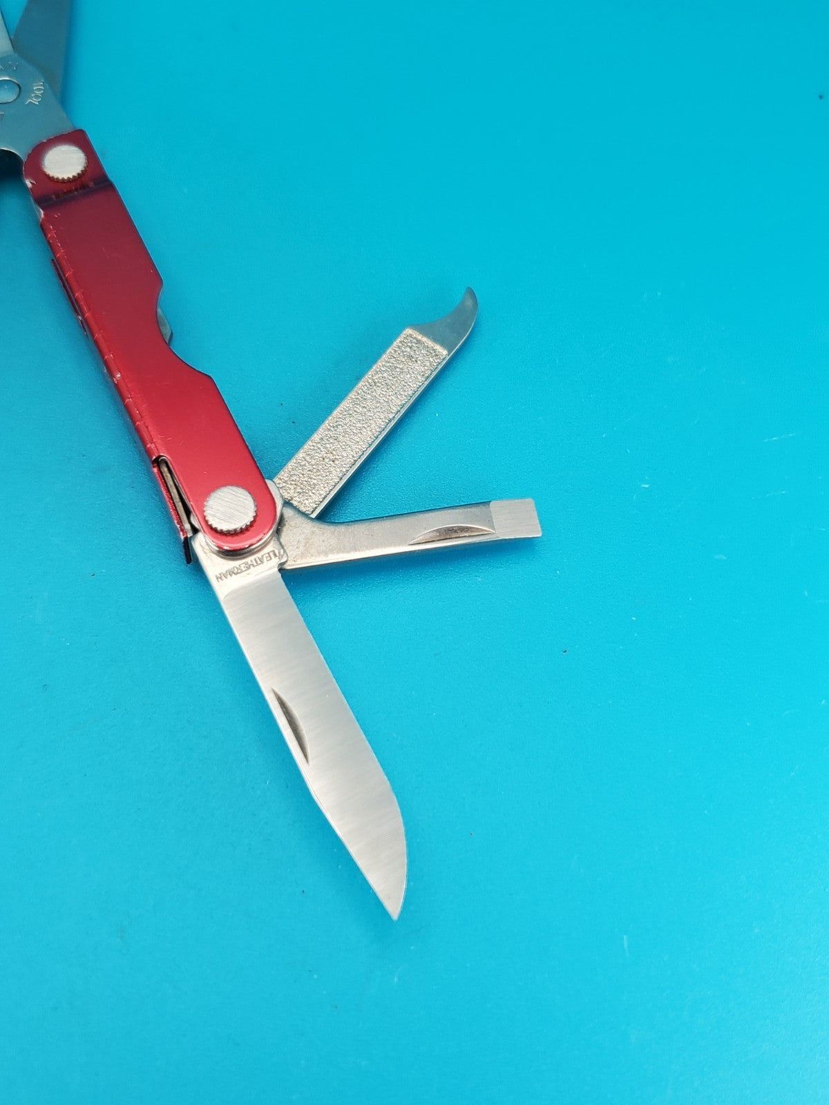 Leatherman Micra Multi-Tool, Knife, Scissors, Key Ring, Red!