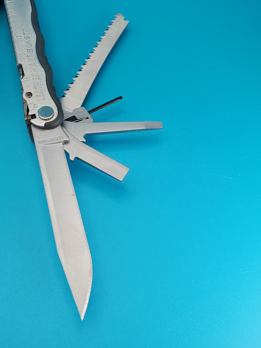 Leatherman BLAST Multi-Tool , Retired Multitool w/ Knife Pliers! WITH SHEATH!