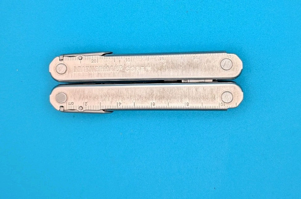 Leatherman Core Multi-Tool! FAST SHIPPING! WITH SHEATH!