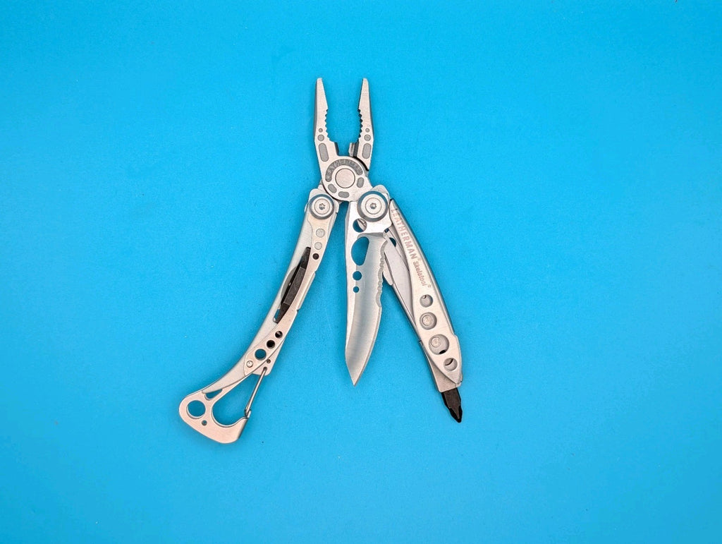 LEATHERMAN Skeletool Multi Tool - Combo Edge Blade Knife Pliers Carabiner!!!