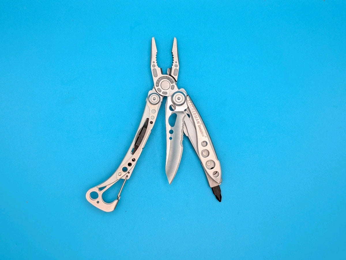 LEATHERMAN Skeletool Multi Tool - Combo Edge Blade Knife Pliers Carabiner!!!