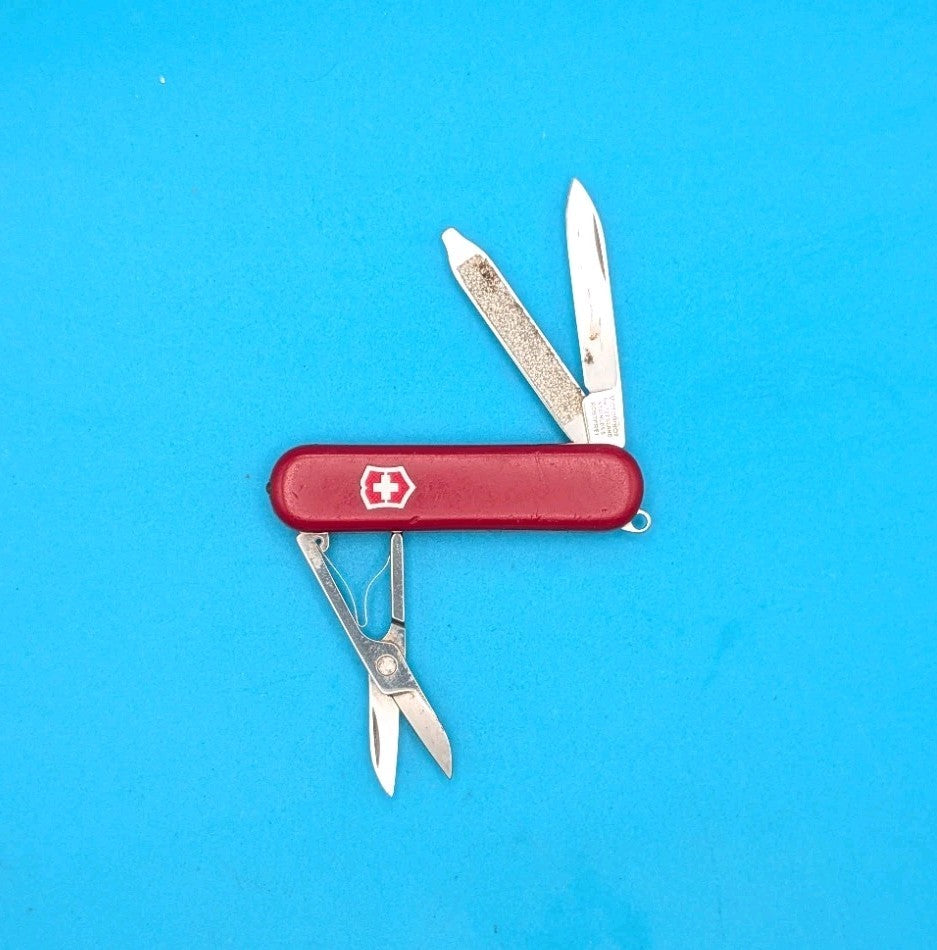 Victorinox Signature Lite Red Swiss Army Knife, 58mm, Red LED
