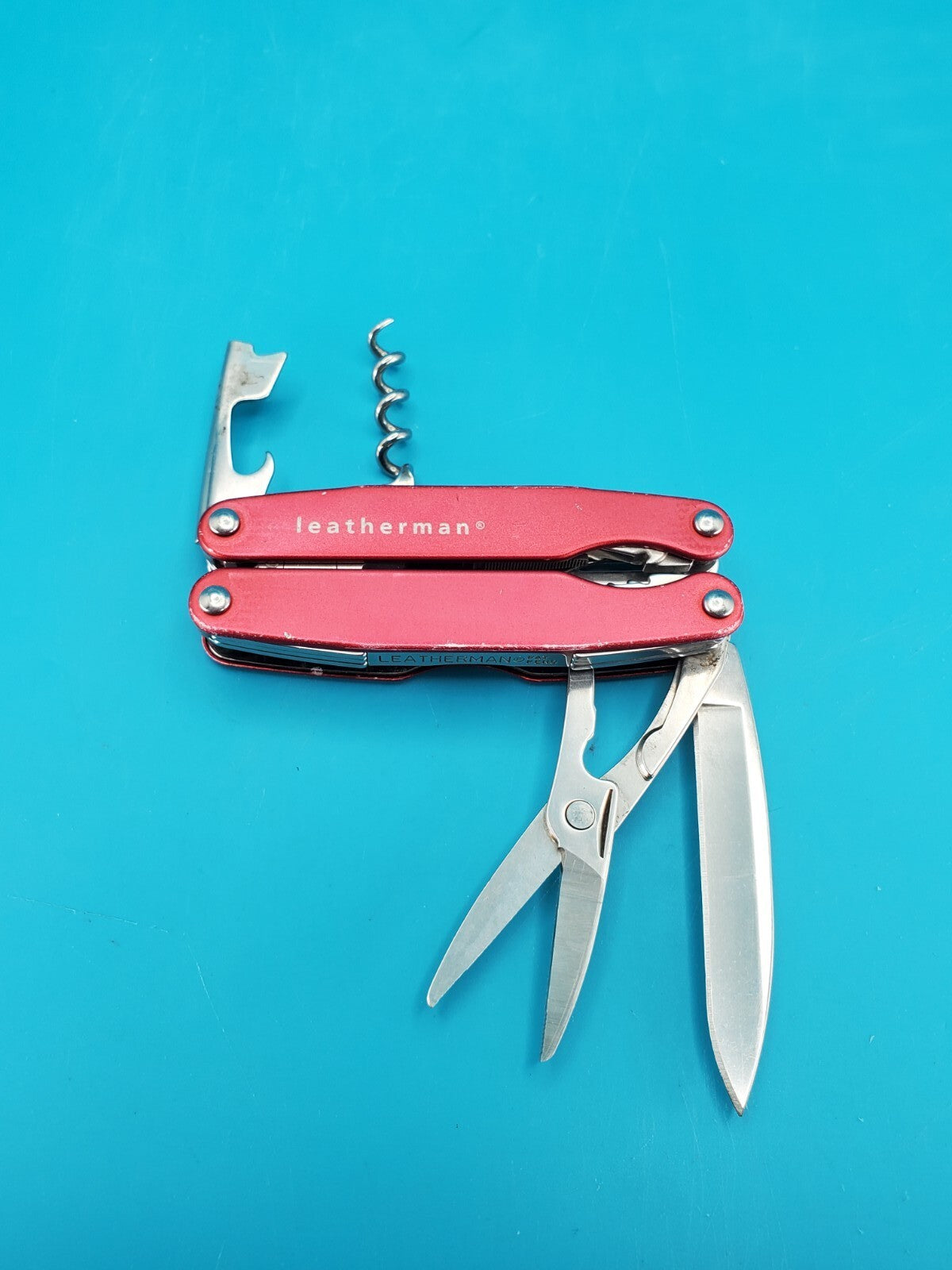 Leatherman Juice SC2 Red Retired Knife Multi Tool! RARE!