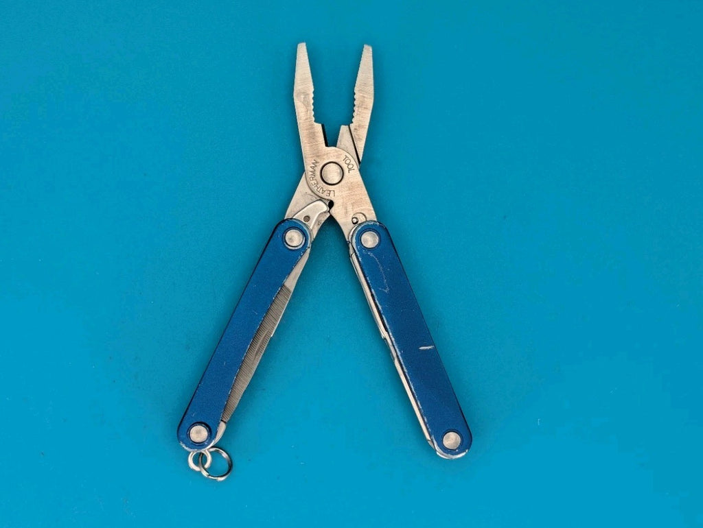 Leatherman SQUIRT PS4 Multi-Tool With Pliers Scissors Knife BLUE!