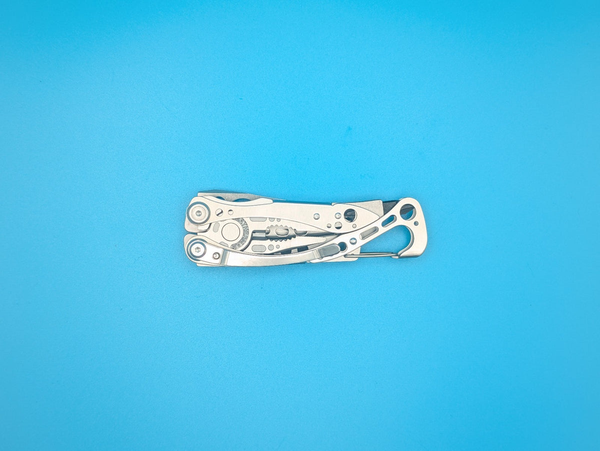 LEATHERMAN Skeletool Multi Tool - Combo Edge Blade Knife Pliers Carabiner!