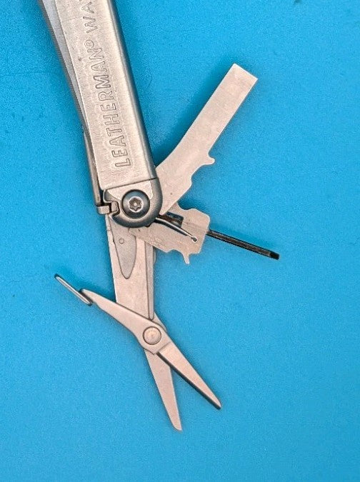 Leatherman Wave Multi Tool! Stainless! Retired! Free Shipping! With Sheath!