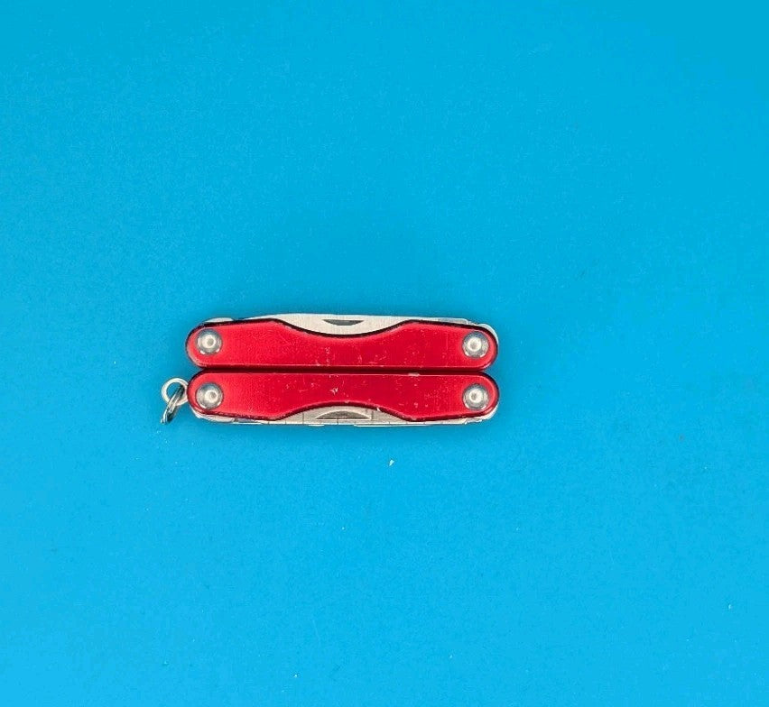 Leatherman Squirt S4 Multi-Tool, Key Ring, Retired, RED!