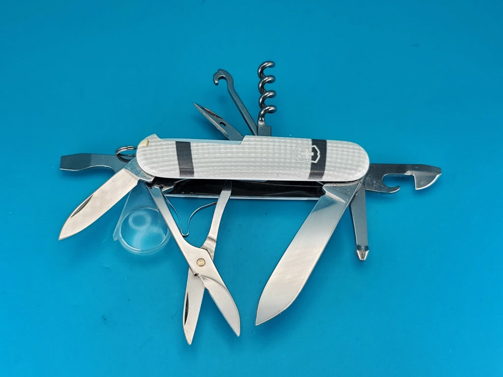 Victorinox Explorer Swiss Army Knife w/ Magnifying Glass! *CARDIOBAND 2021*