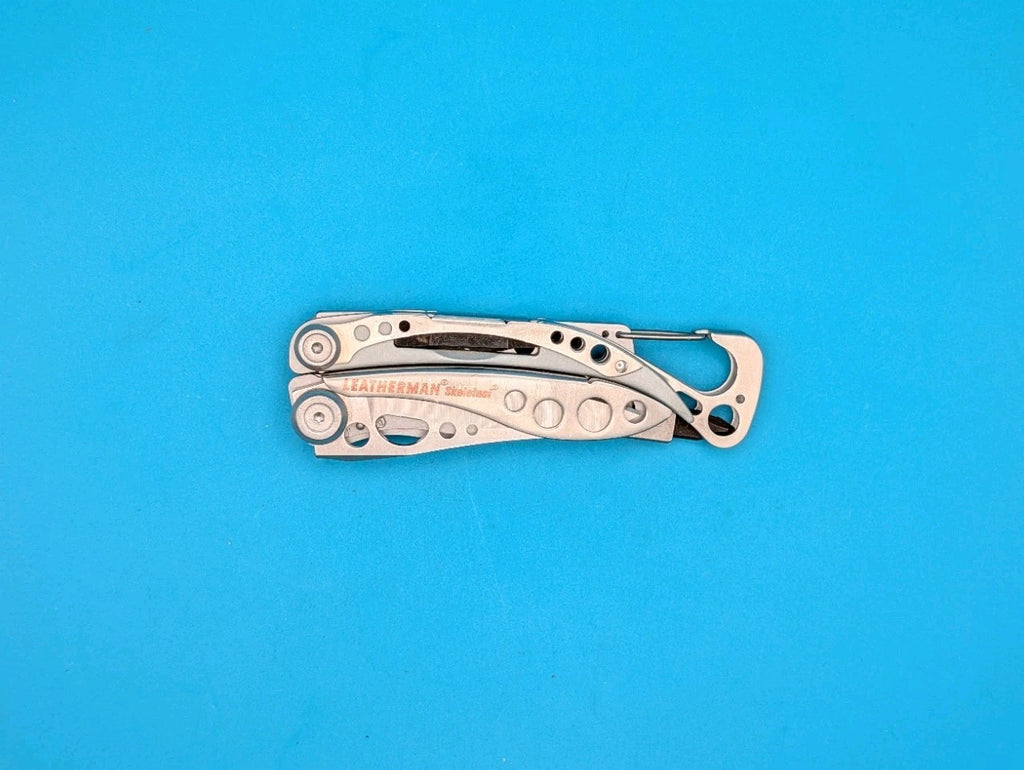 LEATHERMAN Skeletool Multi Tool - Combo Edge Blade Knife Pliers Carabiner!!!