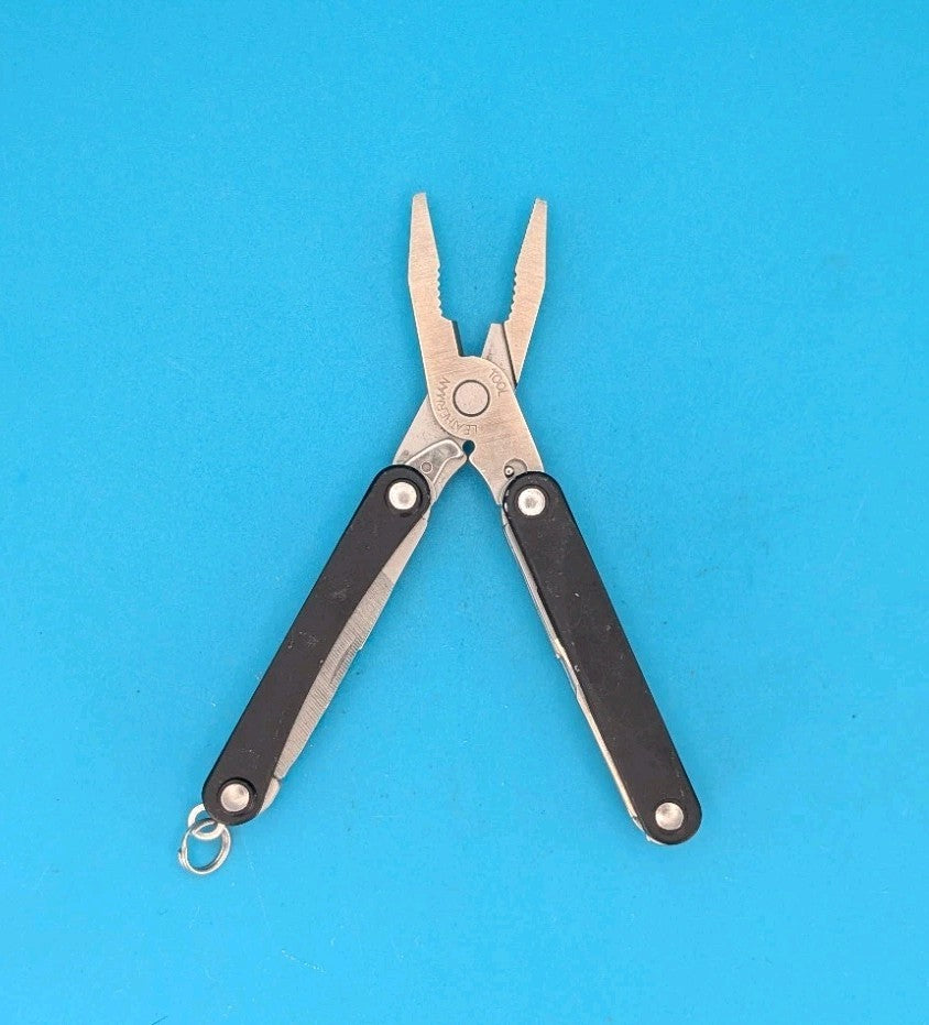 Leatherman Squirt PS4 Multi-Tool With Pliers Scissors Knife Black