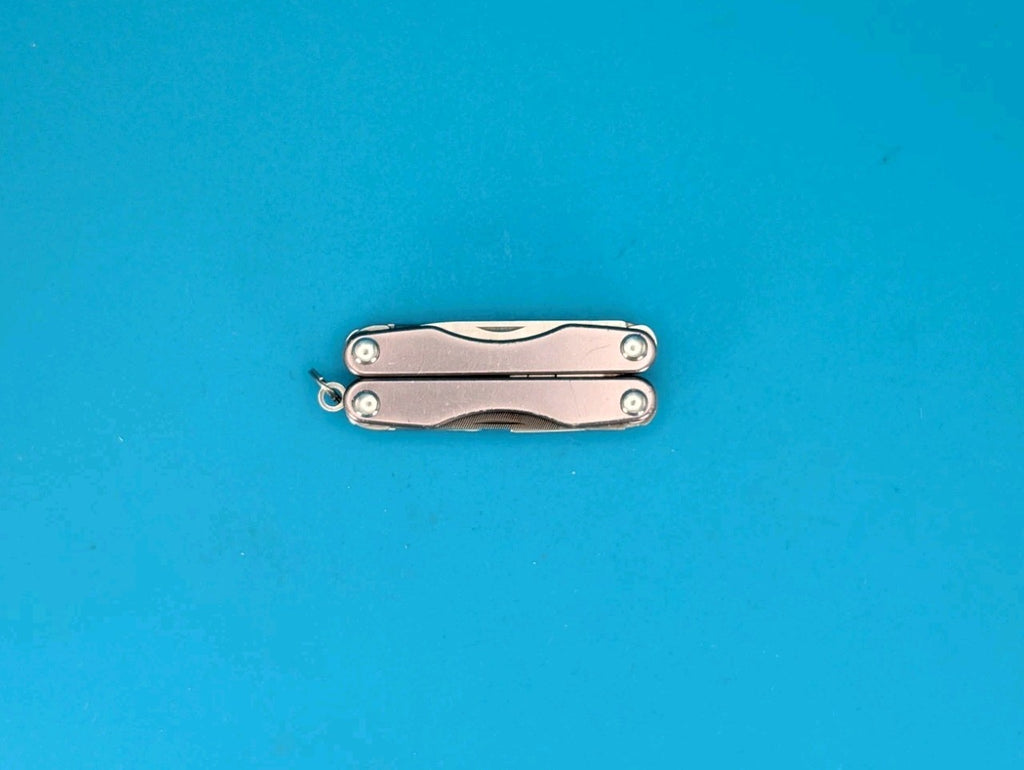 Leatherman Squirt P4 Multi-Tool, Key Ring, Retired, Gray