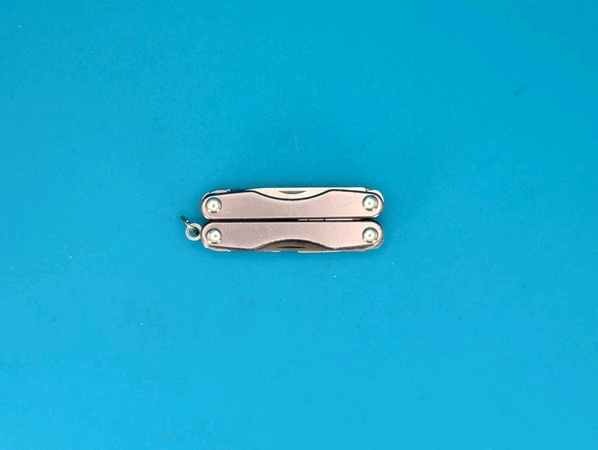 Leatherman Squirt P4 Multi-Tool, Key Ring, Retired, Gray