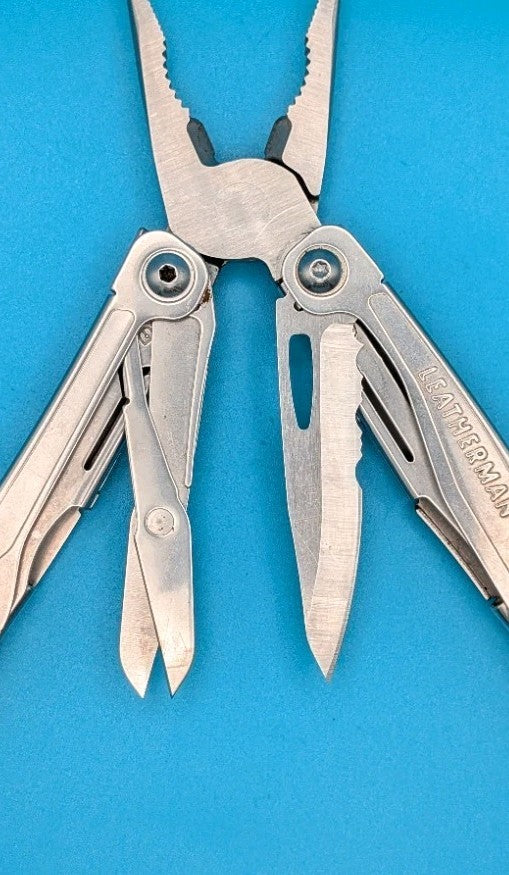 LEATHERMAN WINGMAN MULTI-TOOL! FAST SHIPPING!