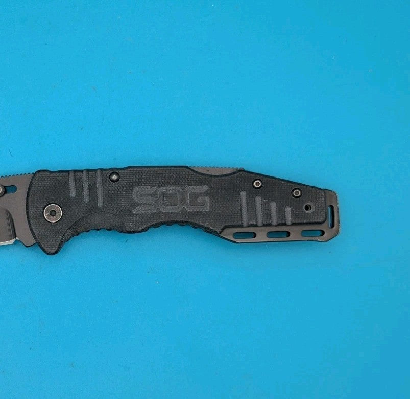 SOG Salute Pocket Knife Lockback Plain Edge Blade!