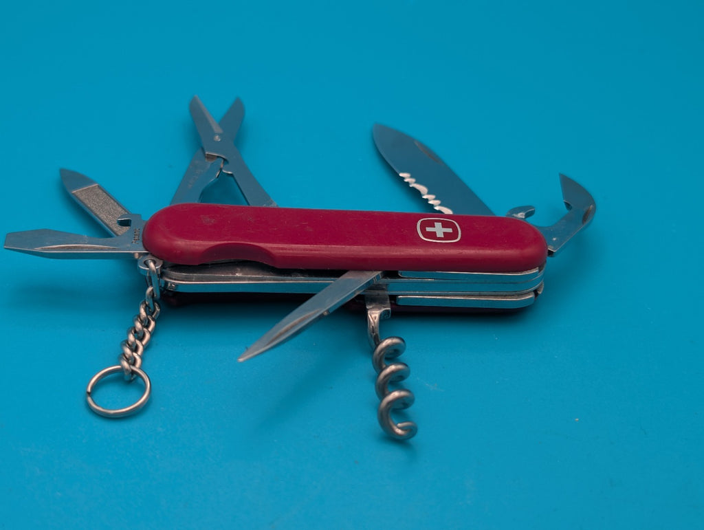 Wenger Serrated Traveler Red Swiss Army Knife Multi Tool!
