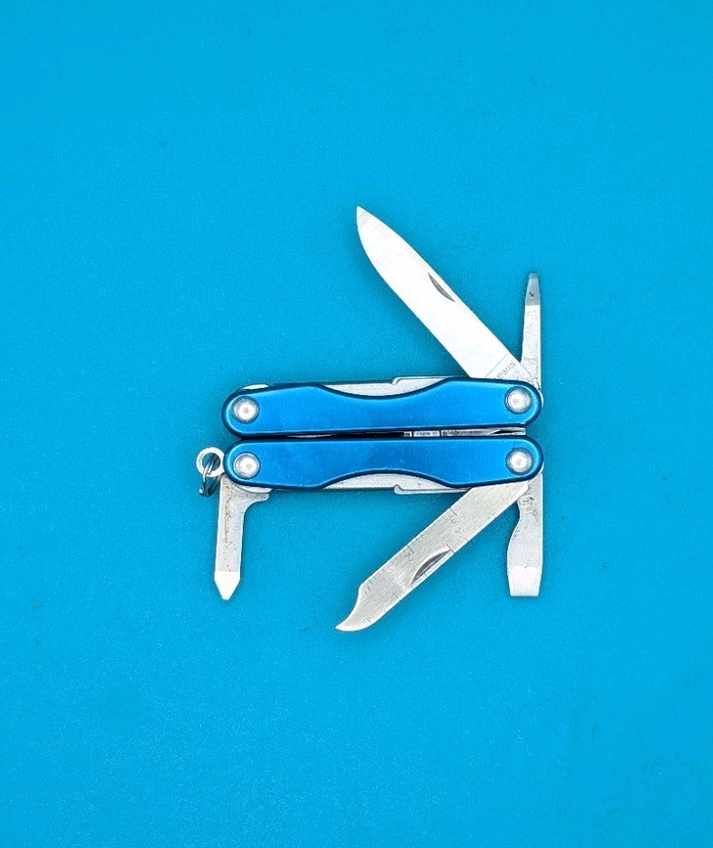 Leatherman Squirt S4 Multi-Tool, Key Ring, Retired, BLUE!