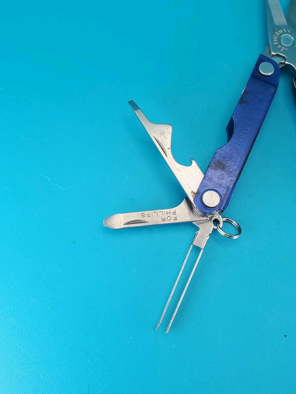 Leatherman Micra Multi-Tool, Knife, Scissors, Key Ring! BLUE CASE