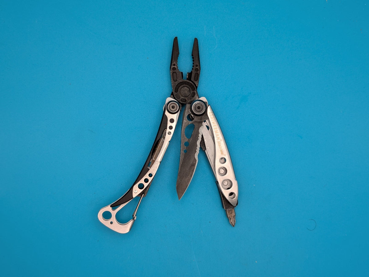 Leatherman Skeletool Multi Tool - Combo Blade Knife Pliers, Silver & Black